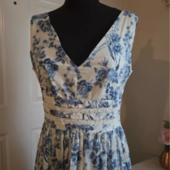 TAYLOR Floral Spring Dress - Picture 3 of 12